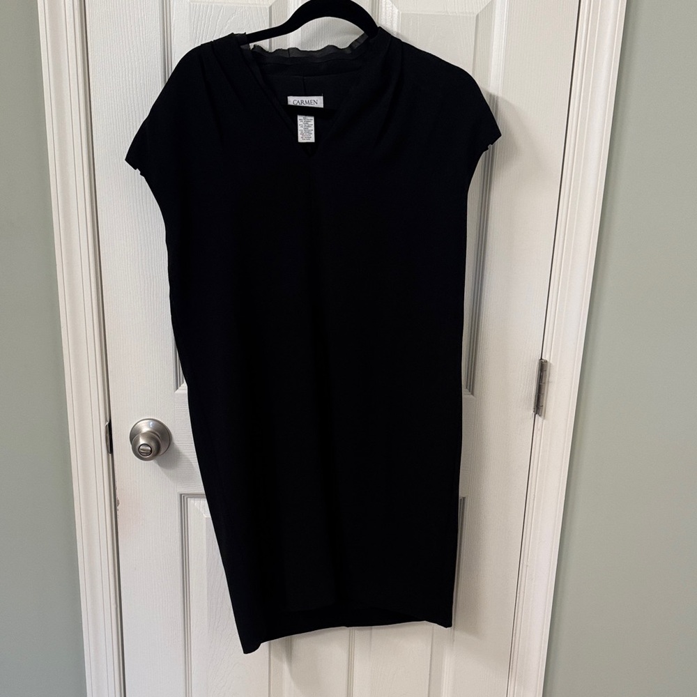 Carmen Marc Valvo Black Cap-Sleeve Tunic Dress